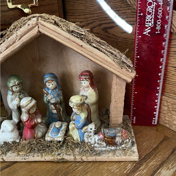 Vintage Christmas Nativity Scene Painted Porcelain with Rustic Stable - Picture 3 of 6